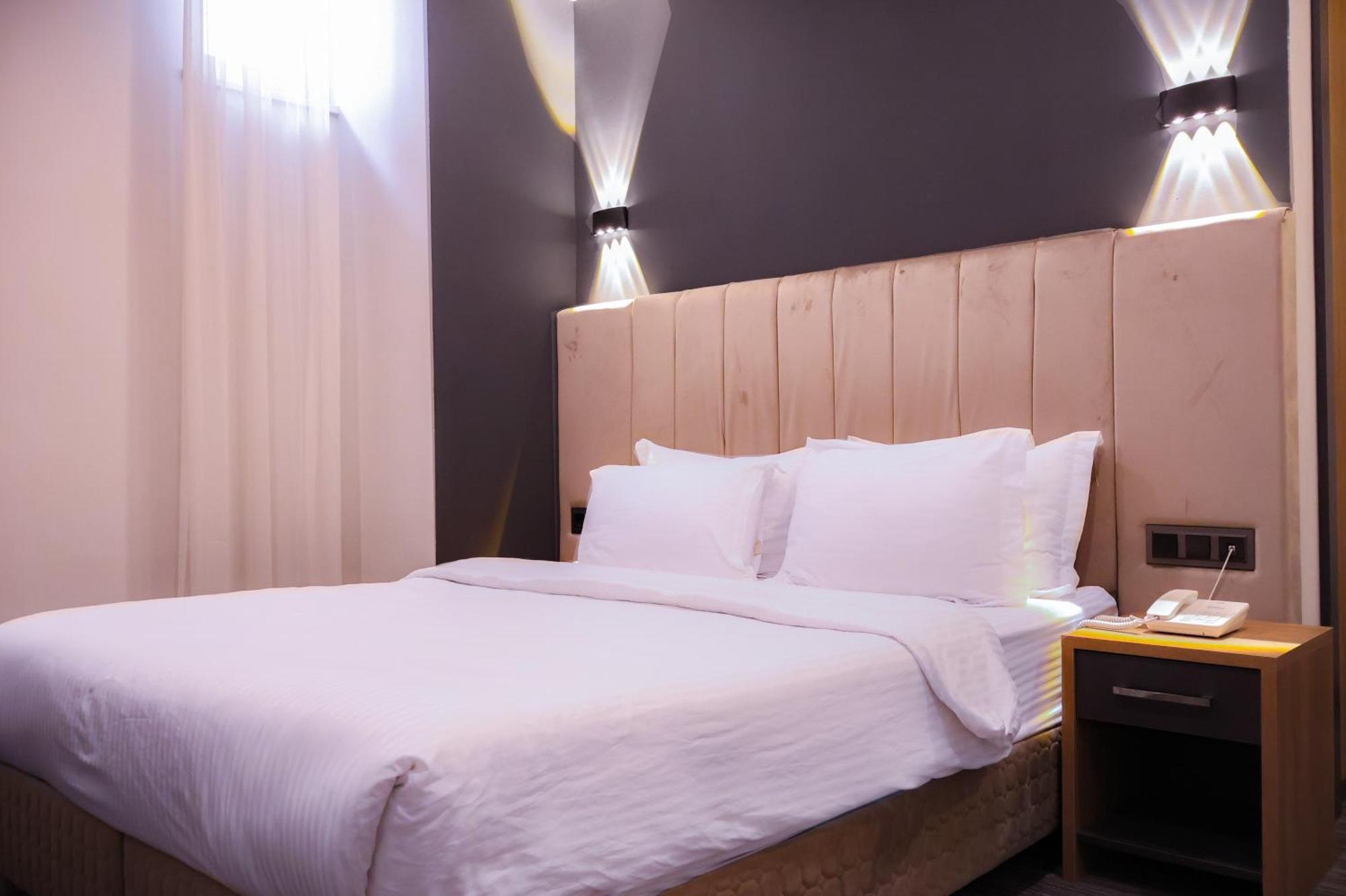 Home Plus Hotel Istanboel